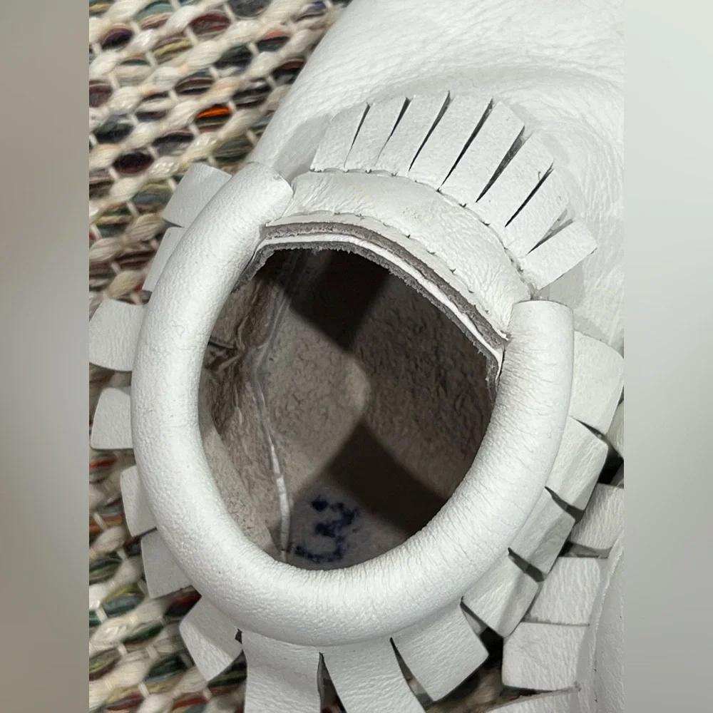 Freshly Picked White Fringe Leather Baby Moccasins Sz Infant 3